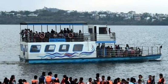 Cruise-ship